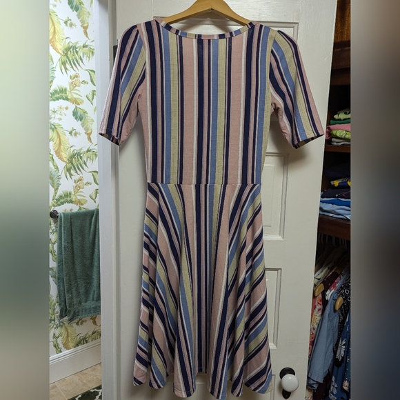 LuLaRoe pretty striped Nicole dress, with pockets. - Picture 2 of 9
